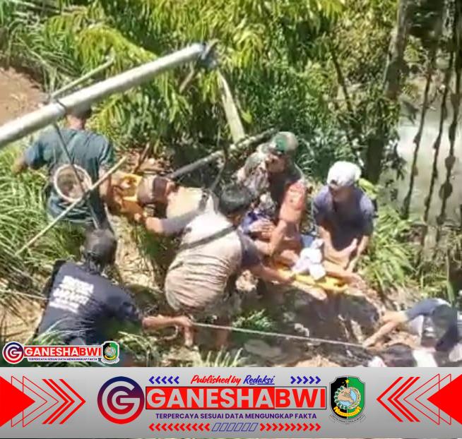Babinsa Koramil Songgon Sigap Evakuasi Warga Jatuh dari Tebing Sungai Binau Babinsa Koramil Songgon Sigap Evakuasi Warga Jatuh dari Tebing Sungai Binau