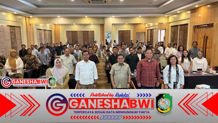 Sonny T. Danaparamita Ajak Masyarakat Banyuwangi Pulihkan Lingkungan Lewat Penanaman Bibit Produktif