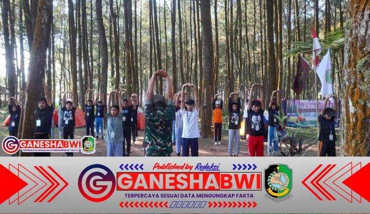 Babinsa Koramil Songgon Dampingi LDKS SMK Taruna Mandiri, Berikan Materi Wasbang dan PBB