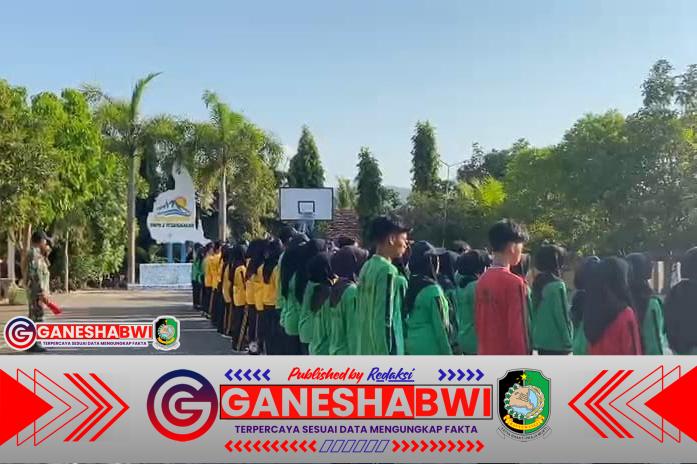 Babinsa Koramil Pesanggaran Latih PBB Siswa SMP Negeri 2 dalam LDKMS 2025/2026 Babinsa Koramil Pesanggaran Latih PBB Siswa SMP Negeri 2 dalam LDKMS 2025/2026