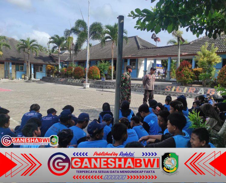 Babinsa dan Bhabinkamtibmas Latih Siswa SMPN 4 Siliragung Upacara Bendera