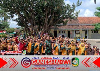Babinsa Koramil 0825-08/Srono Latih Baris-Berbaris Siswa SD Al Khoiriyah