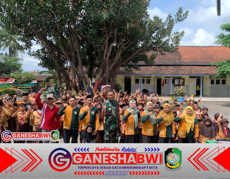 Babinsa Koramil 0825-08/Srono Latih Baris-Berbaris Siswa SD Al Khoiriyah