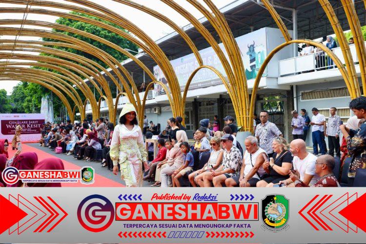 Fashion Lorong Bambu Jadi Pembuka Banyuwangi Batik Festival 2025