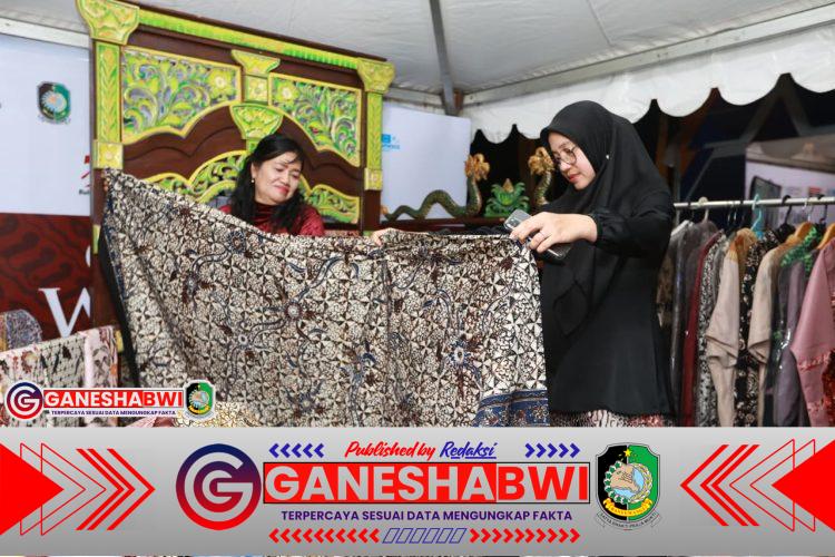 Pemkab Banyuwangi dan OJK Tingkatkan Literasi Keuangan Lewat Banyuwangi Batik Festival