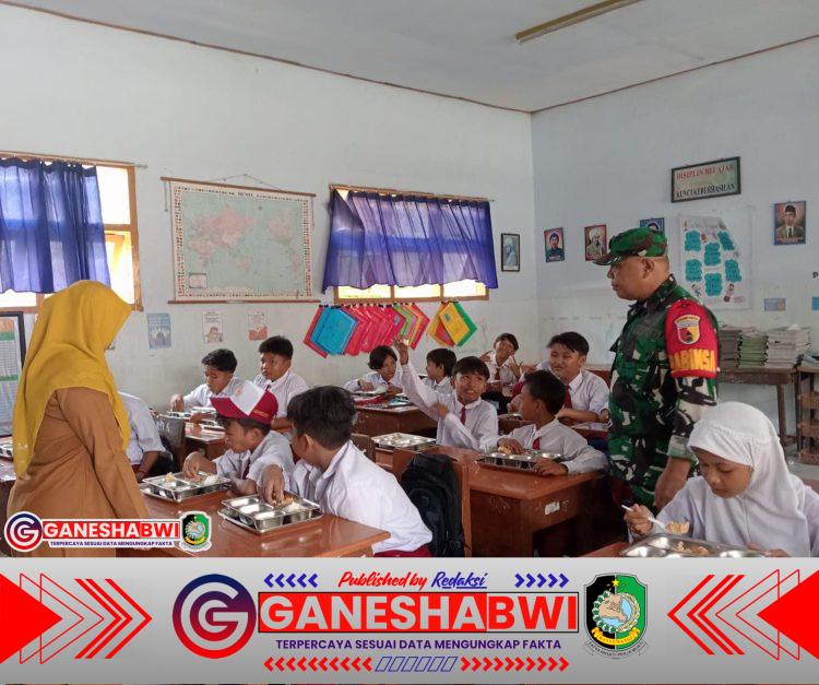 Babinsa Kedungrejo Dampingi Penyaluran Makan Bergizi Gratis untuk 3.001 Siswa di Muncar