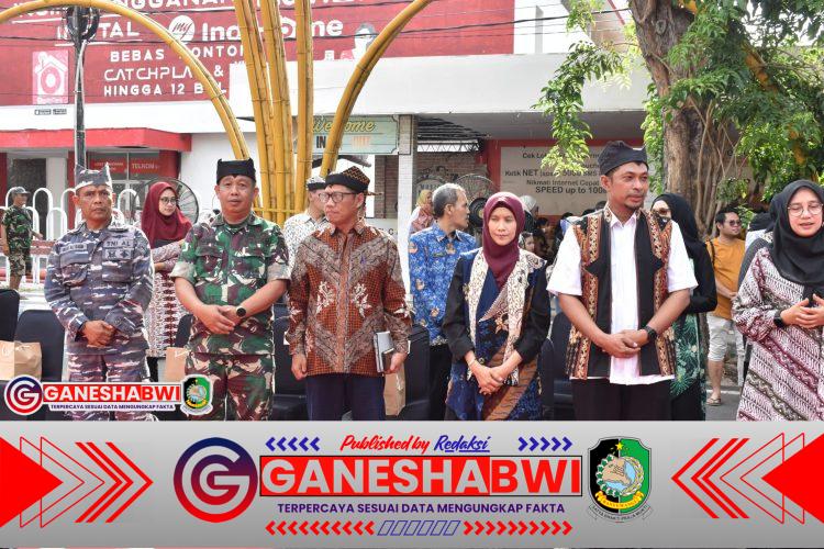 Kasdim 0825/Banyuwangi Hadiri Festival Batik “Gamelare Jarit Wader Kesit”: Paduan Budaya dan Cinta Tanah Air