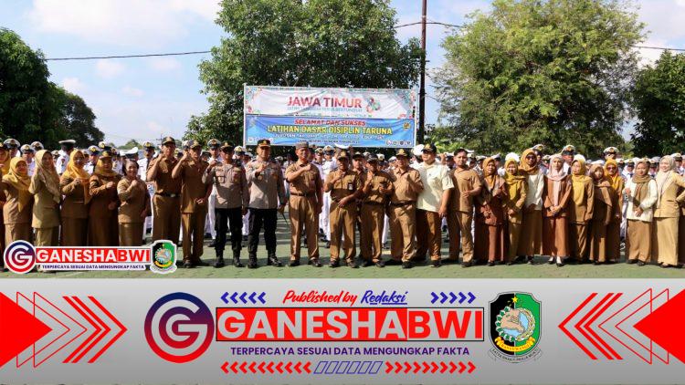 Police Goes to School: Kapolresta Banyuwangi Ajak Pelajar Jadi Generasi Emas yang Tertib Hukum dan Anti Hoaks Police Goes to School: Kapolresta Banyuwangi Ajak Pelajar Jadi Generasi Emas yang Tertib Hukum dan Anti Hoaks