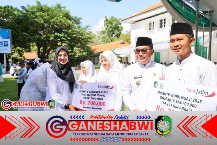 Bupati Ipuk Salurkan Insentif Rp9,96 Miliar untuk 14 Ribu Guru Ngaji di Hari Santri Nasional Bupati Ipuk Salurkan Insentif Rp9,96 Miliar untuk 14 Ribu Guru Ngaji di Hari Santri Nasional