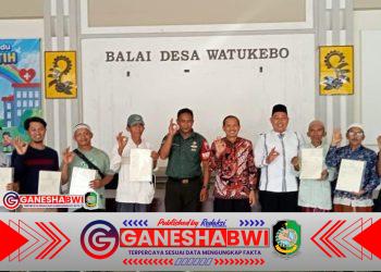 Babinsa Koramil 0825/15 Wongsorejo Dampingi Penyerahan Sertifikat Tanah Program TORA di Desa Watukebo