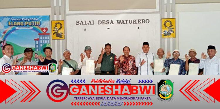 Babinsa Koramil 0825/15 Wongsorejo Dampingi Penyerahan Sertifikat Tanah Program TORA di Desa Watukebo Babinsa Koramil 0825/15 Wongsorejo Dampingi Penyerahan Sertifikat Tanah Program TORA di Desa Watukebo