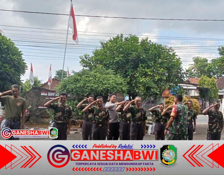 Babinsa Seneporejo Latih Satlinmas untuk Tingkatkan Disiplin dan Kesiapsiagaan Keamanan Desa