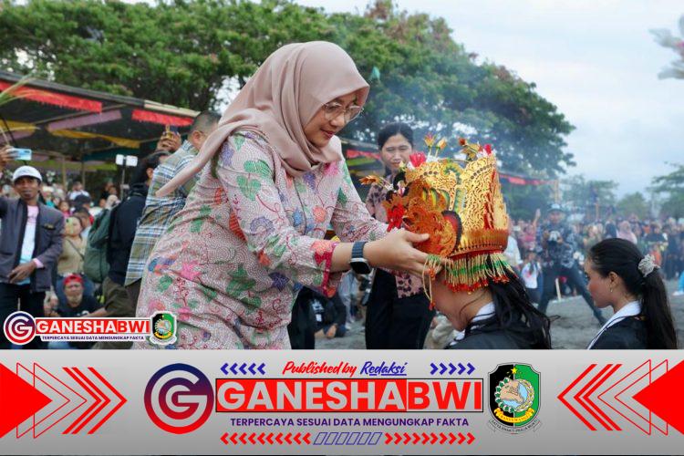Gandrung Sewu 2025: Banyuwangi Gelar Ritual Meras Gandrung dan Festival Musik Perkusi