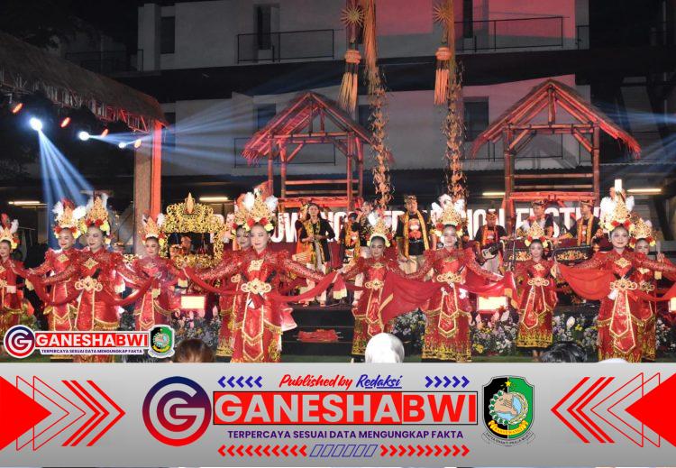 Dandim 0825/Banyuwangi Hadiri Banyuwangi Percussion Festival 2025, Apresiasi Kreativitas dan Semangat Kebersamaan Warga Dandim 0825/Banyuwangi Hadiri Banyuwangi Percussion Festival 2025, Apresiasi Kreativitas dan Semangat Kebersamaan Warga