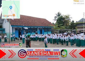 Peringati Hari Sumpah Pemuda, Koramil 0825/20 Songgon Pimpin Upacara di MI Husnul Huda Bedewang