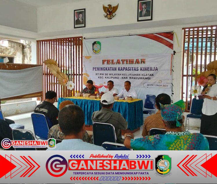 Babinsa Koramil Kalipuro Dampingi Pelatihan Peningkatan Kapasitas RT/RW di Kelurahan Klatak Babinsa Koramil Kalipuro Dampingi Pelatihan Peningkatan Kapasitas RT/RW di Kelurahan Klatak