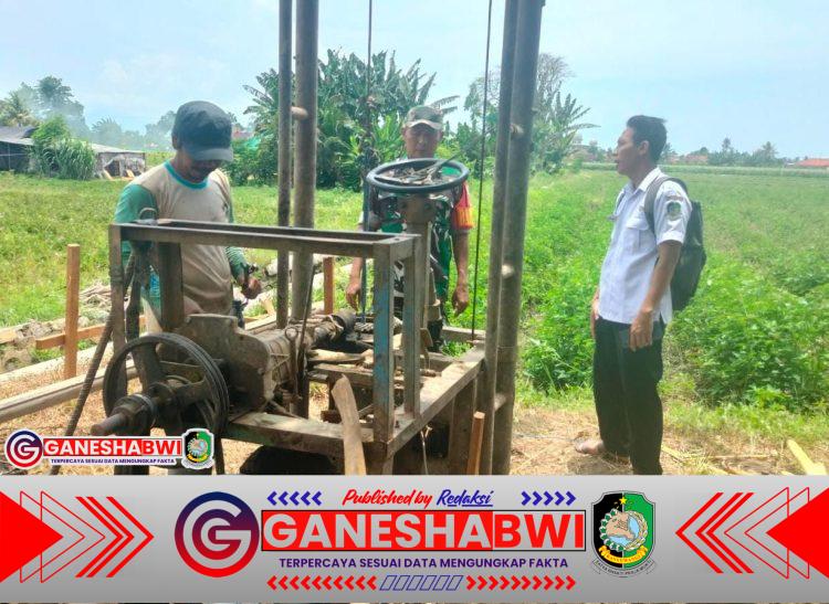 Babinsa Koramil Rogojampi Dampingi Kelompok Tani Badean Tingkatkan Ketahanan Pangan Lewat Sumur Bor Babinsa Koramil Rogojampi Dampingi Kelompok Tani Badean Tingkatkan Ketahanan Pangan Lewat Sumur Bor