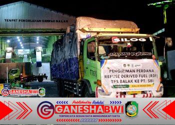 Pengiriman Perdana 20 Ton Produk RDF dari TPS3R Balak, Banyuwangi