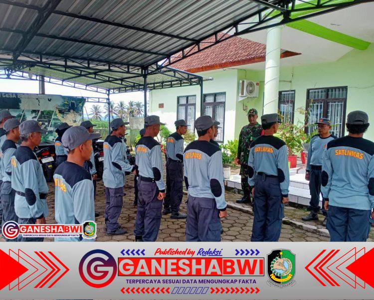 Babinsa Glenmore Latih Linmas Bumiharjo, Perkuat Keamanan Swakarsa Desa Babinsa Glenmore Latih Linmas Bumiharjo, Perkuat Keamanan Swakarsa Desa