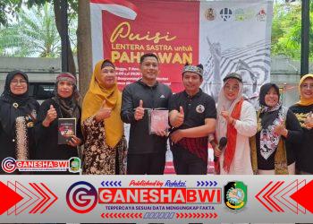 Kapolresta Banyuwangi Rama Samtama Putra Bacakan Puisi di Acara “Lentera Sastra untuk Pahlawan” di Taman Blambangan