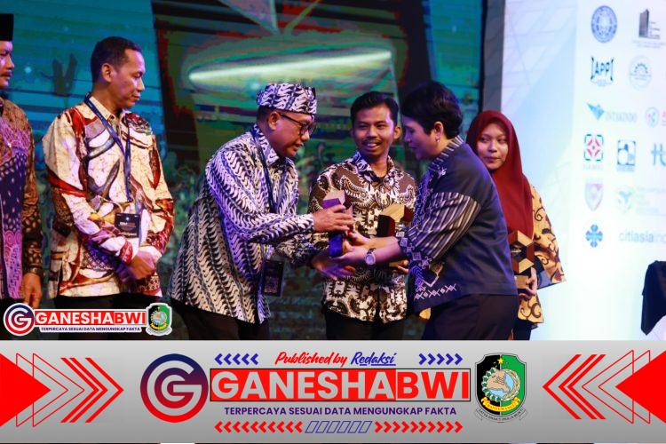 Banyuwangi Raih Best Smart Branding di Indonesia Smart Nation Award 2025