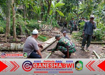 Babinsa Temuguruh Pimpin Karya Bakti Bersama Warga Dusun Krajan Wetan