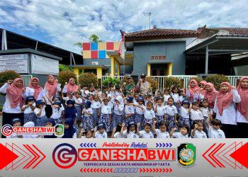 Babinsa Rogojampi Tanamkan Semangat Hari Pahlawan kepada Siswa TK Mutiara