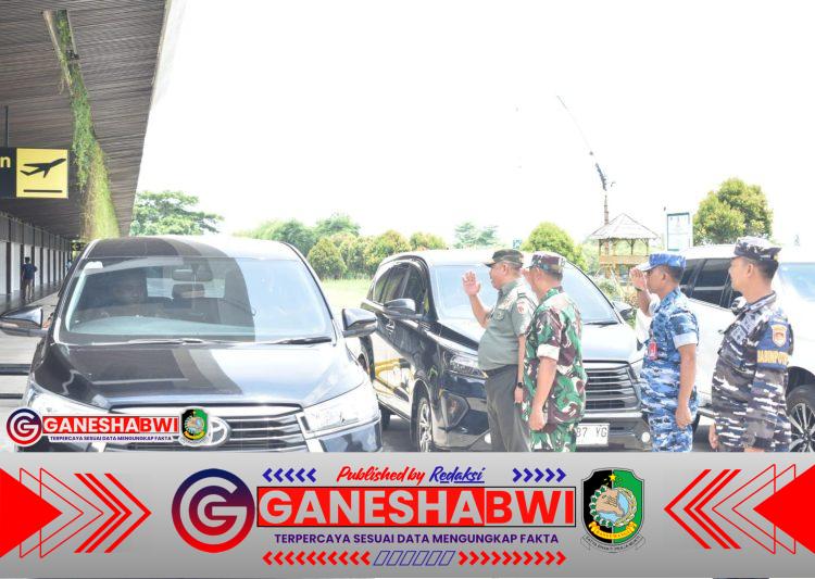 Brigjen TNI Dwi Hariyono Tiba di Banyuwangi, Kasdim 0825 Pimpin Penyambutan Kunjungan Kerja ke Situbondo Brigjen TNI Dwi Hariyono Tiba di Banyuwangi, Kasdim 0825 Pimpin Penyambutan Kunjungan Kerja ke Situbondo