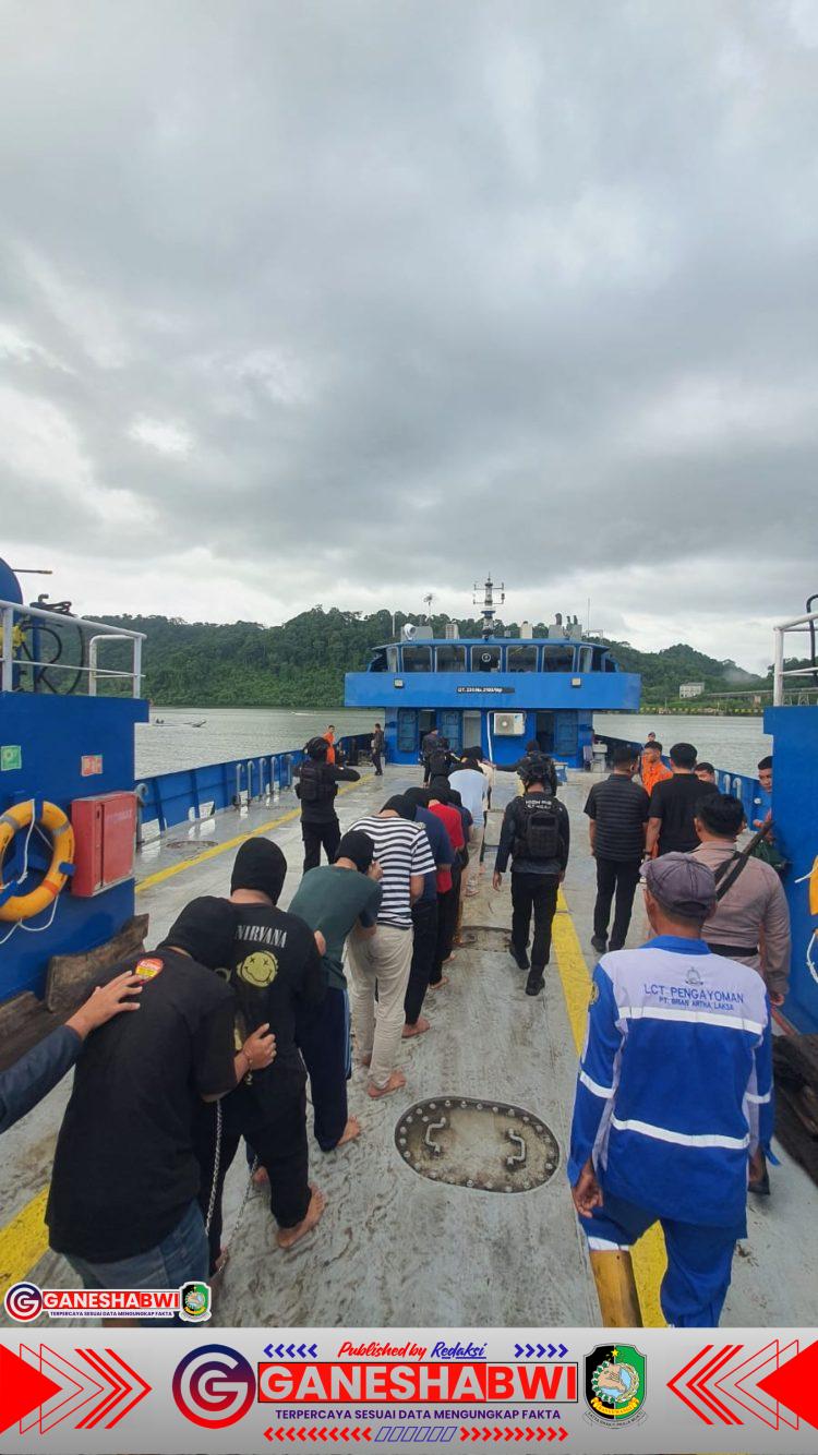 Pemindahan 15 Warga Binaan Risiko Tinggi ke Nusakambangan Perkuat Stabilitas Keamanan Pemasyarakatan Pemindahan 15 Warga Binaan Risiko Tinggi ke Nusakambangan Perkuat Stabilitas Keamanan Pemasyarakatan
