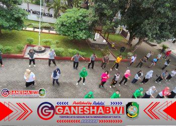 Jumat Sehat Koramil 0825/14 Kabat Wujudkan Sinergi TNI–Forpimka–Pemdes Lewat Senam Bersama