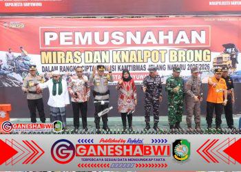 Kasdim 0825 Banyuwangi Pimpin Pemusnahan Miras Ilegal dan Knalpot Brong Jelang Nataru 2025/2026