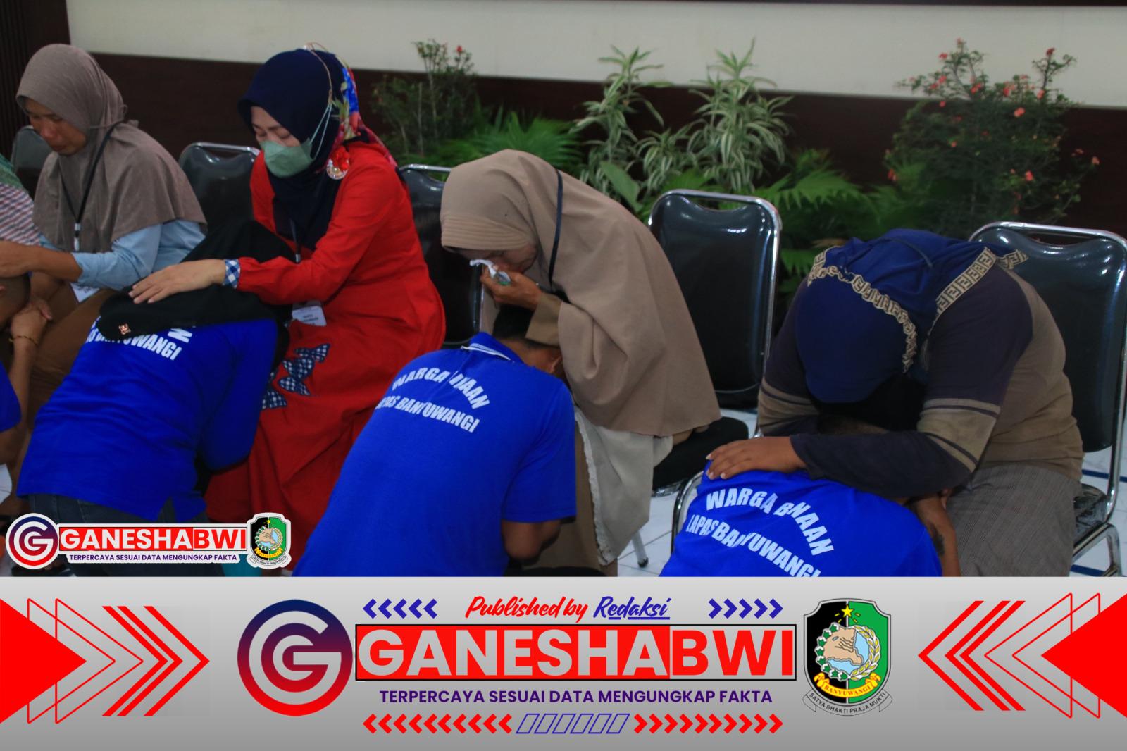 Haru Hari Ibu di Lapas Banyuwangi, Warga Binaan Basuh Kaki Ibu dan Menangis Minta Maaf