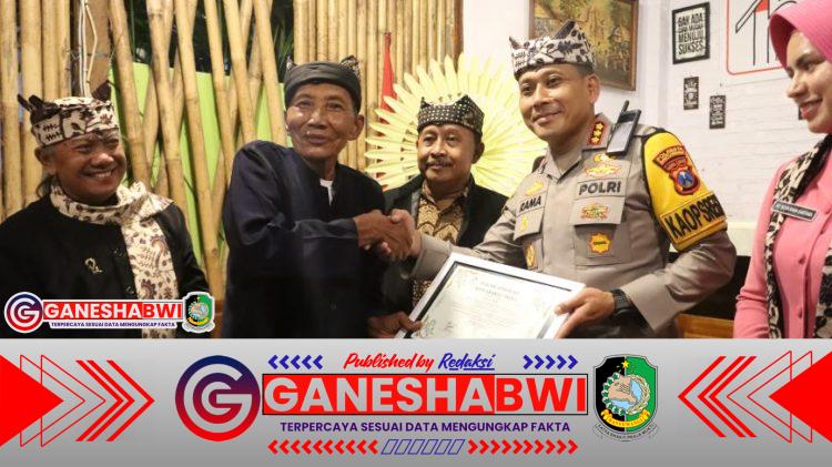 Kapolresta Banyuwangi Dianugerahi Warga Kehormatan Suku Osing, Simbol Harmoni Polri dan Masyarakat Adat