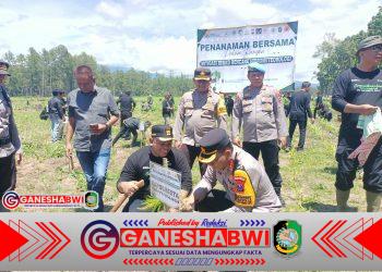 Mitigasi Bencana, Polresta Banyuwangi–Pemkab–Perhutani Tanam Pohon di Kawasan Hutan Kalisetail Mitigasi Bencana, Polresta Banyuwangi–Pemkab–Perhutani Tanam Pohon di Kawasan Hutan Kalisetail