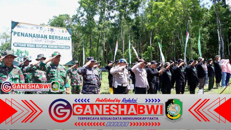 Forkopimda Banyuwangi Perkuat Mitigasi Bencana Lewat Penanaman Pohon di Kalisetail