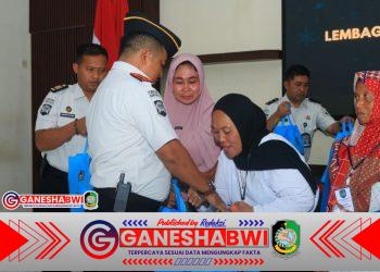 Lapas Kelas IIA Banyuwangi Tebar Kepedulian Lewat Program “Pemasyarakatan Berbagi Kasih” Lapas Kelas IIA Banyuwangi Tebar Kepedulian Lewat Program “Pemasyarakatan Berbagi Kasih”