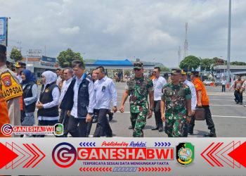 Dandim 0825/Banyuwangi Dampingi Kasdam V/Brawijaya, Kabasarnas RI Turun Langsung Pantau Benteng Keselamatan Nataru di Gerbang Jawa–Bali Dandim 0825/Banyuwangi Dampingi Kasdam V/Brawijaya, Kabasarnas RI Turun Langsung Pantau Benteng Keselamatan Nataru di Gerbang Jawa–Bali