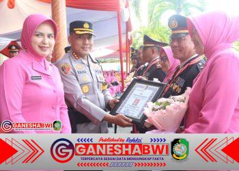 Polresta Banyuwangi Gelar Upacara Kenaikan Pangkat 109 Personel dan Pelepasan Purna Bhakti