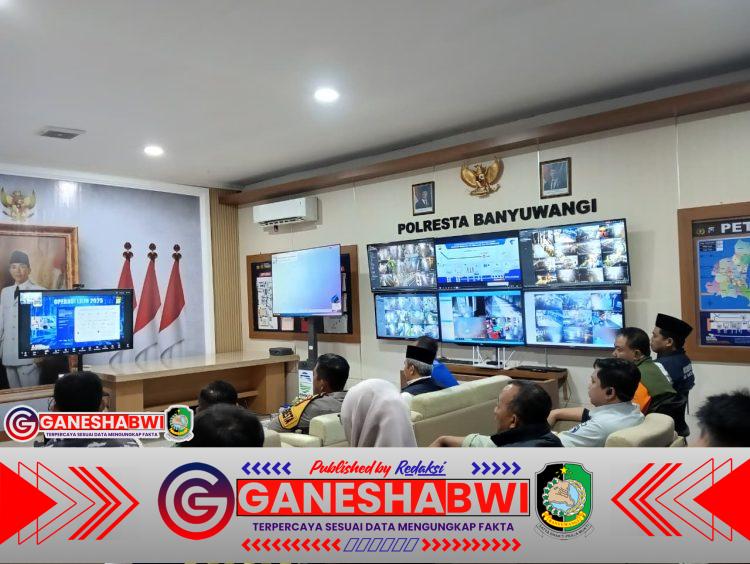 Kasdim 0825 Banyuwangi Ikuti Vidcon Nasional Kapolri dari Pos Terpadu Pelabuhan Ketapang