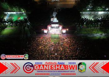 Refleksi Akhir Tahun di Taman Blambangan, Bupati Ipuk Ajak Warga Banyuwangi Saling Menguatkan Sambut 2026 Refleksi Akhir Tahun di Taman Blambangan, Bupati Ipuk Ajak Warga Banyuwangi Saling Menguatkan Sambut 2026