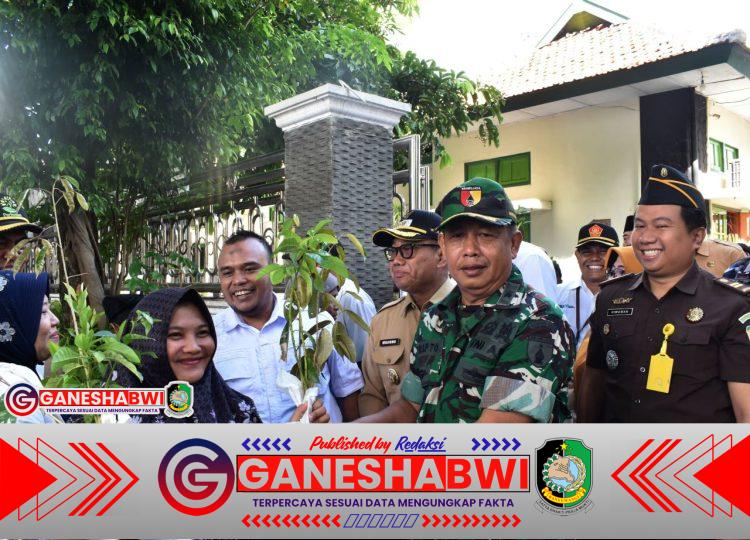 Kodim 0825/Banyuwangi di Garda Terdepan Gerakan Hijaukan Negeri Bersama Perhutani Divre Jatim