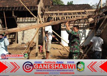 Babinsa Sraten Koramil 0825/07 Cluring Wujudkan Kemanunggalan TNI–Rakyat Lewat Gotong Royong Bangun Rumah Warga Babinsa Sraten Koramil 0825/07 Cluring Wujudkan Kemanunggalan TNI–Rakyat Lewat Gotong Royong Bangun Rumah Warga