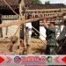 Babinsa Sraten Koramil 0825/07 Cluring Wujudkan Kemanunggalan TNI–Rakyat Lewat Gotong Royong Bangun Rumah Warga
