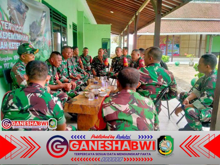 Danramil 0825/12 Rogojampi Gelar Ngopi dan Gesah Bareng, Perkuat Soliditas Prajurit