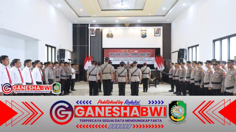 Kapolresta Banyuwangi Pimpin Sertijab Kasat dan Kapolsek Jajaran Kapolresta Banyuwangi Pimpin Sertijab Kasat dan Kapolsek Jajaran