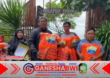 Dinas Perikanan Banyuwangi Salurkan Bantuan Life Jacket untuk Pokmaswas
