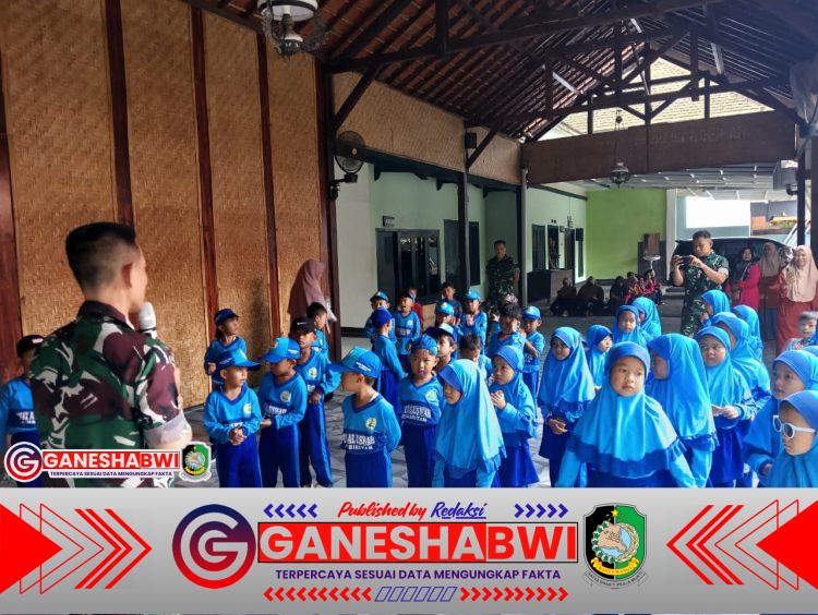 Wisata Edukasi di Kodim 0825 Banyuwangi, Siswa TK IT Al Uswah Dikenalkan Profesi TNI Sejak Dini Wisata Edukasi di Kodim 0825 Banyuwangi, Siswa TK IT Al Uswah Dikenalkan Profesi TNI Sejak Dini