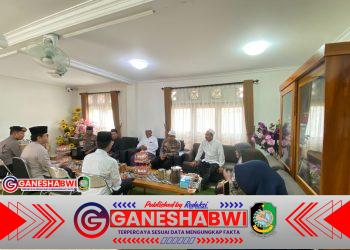 Kapolresta Banyuwangi Perkuat Sinergi dengan Tokoh Agama Lewat Silaturahmi ke Pondok Pesantren Kapolresta Banyuwangi Perkuat Sinergi dengan Tokoh Agama Lewat Silaturahmi ke Pondok Pesantren
