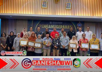 BPJS Kesehatan Banyuwangi Anugerahkan Faskes Terbaik Pemanfaatan Antrean Online Mobile JKN 2025, Dorong Layanan Kesehatan Makin Efisien dan Humanis BPJS Kesehatan Banyuwangi Anugerahkan Faskes Terbaik Pemanfaatan Antrean Online Mobile JKN 2025, Dorong Layanan Kesehatan Makin Efisien dan Humanis