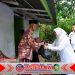 ASN Banyuwangi Berbagi Konsisten Tekan Angka Kemiskinan, Ipuk Turun Langsung Salurkan Puluhan Ribu Paket Sembako ASN Banyuwangi Berbagi Konsisten Tekan Angka Kemiskinan, Ipuk Turun Langsung Salurkan Puluhan Ribu Paket Sembako